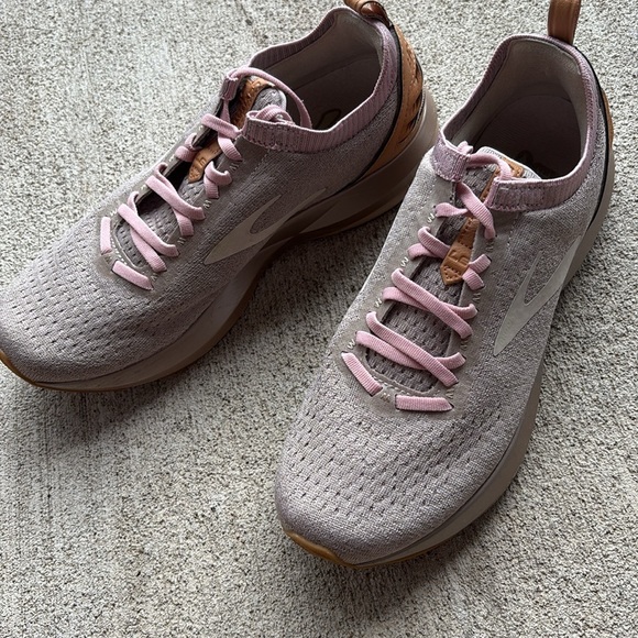 NWOT Brooks Levitate 2 Limited Edition Le Pink Running Shoes size 10 - Picture 8 of 8